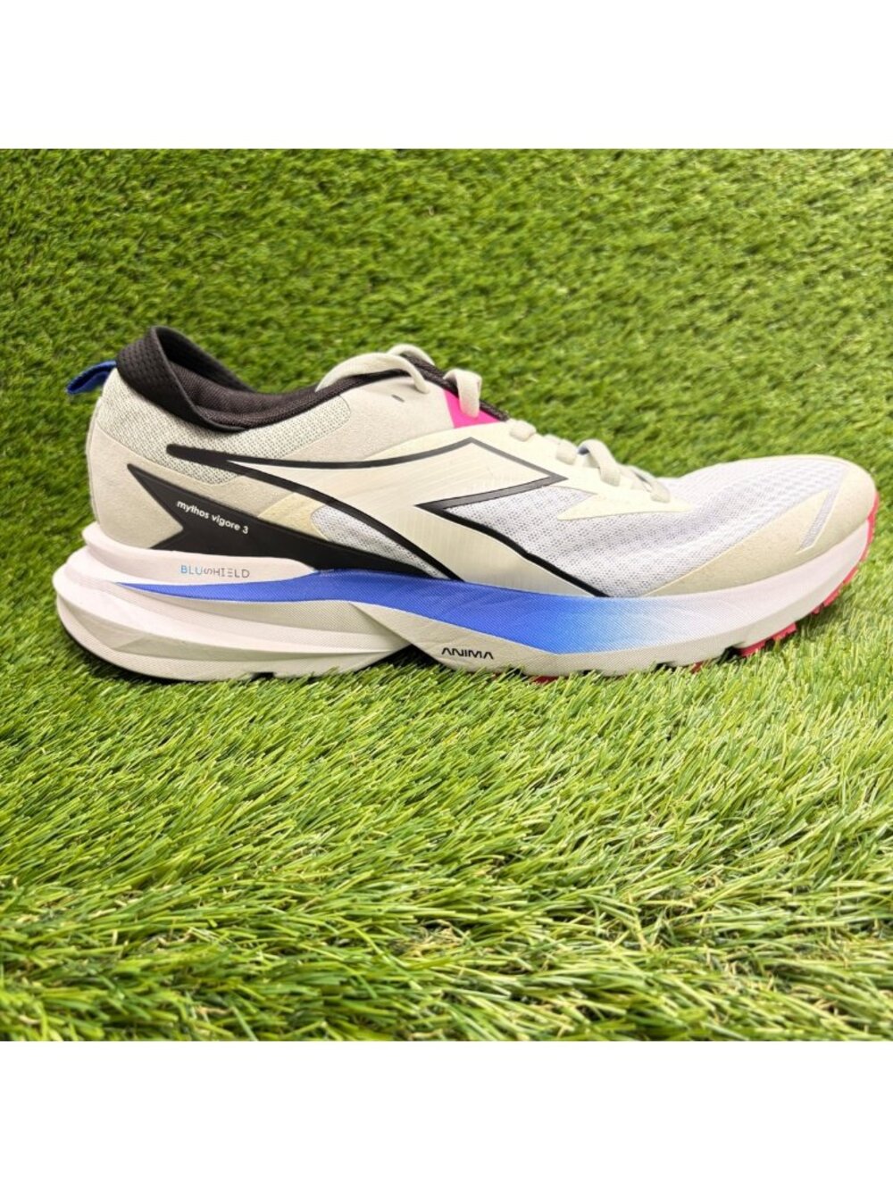 Diadora Mythos Blushield Vigore 3 Mens Size 13 White Running Shoes Sneakers